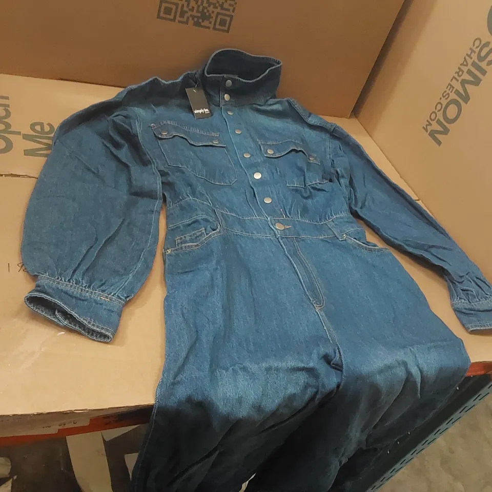 BOX CONTAINING APPROXIMATELY 10x BRAND NEW SIMPLY BE MID WASH DENIM JUMPSUITS - SIZE 12