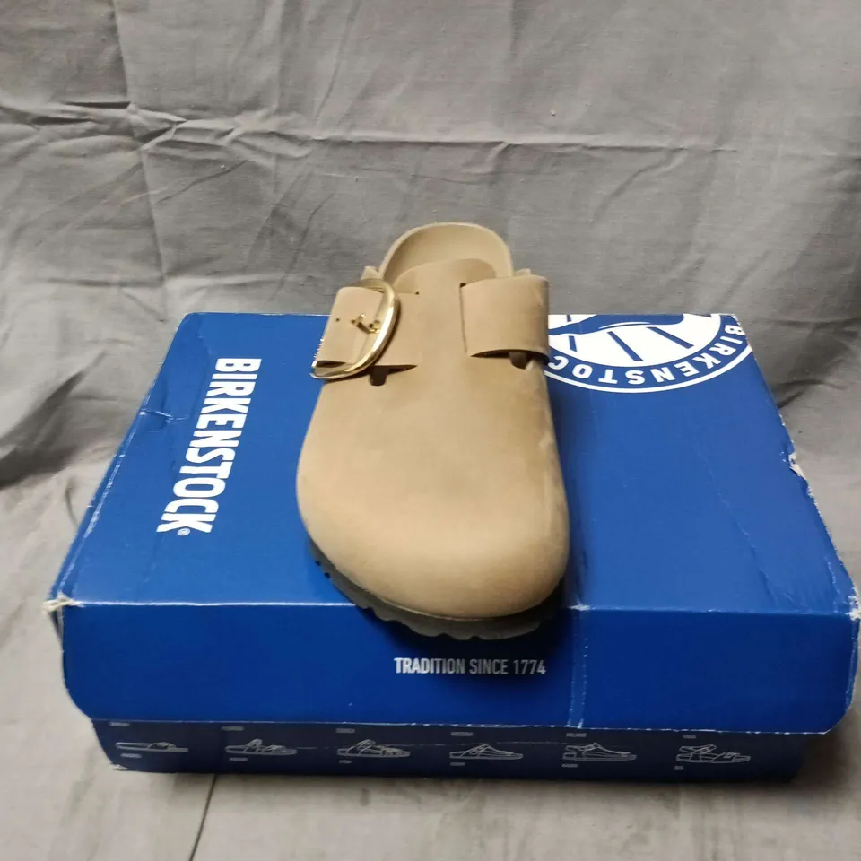BOXED PAIR OF BIRKENSTOCK BOSTON BIG BUCKLE CLOGS IN SAND - SIZE 40