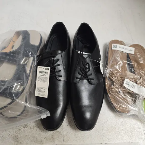 BOX OF APPROXIMATELY 15 ASSORTED PAIRS OF SHOES AND FOOTWEAR ITEMS IN VARIOUS COLOURS, STYLES, AND SIZES - COLLECTION ONLY