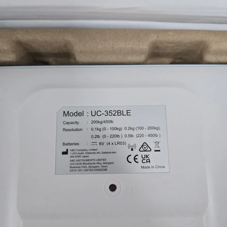 A&D MEDICAL UC-352BLE DIGITAL MEDICAL SCALE – 200 KG, BLUETOOTH, CONTINUA CERTIFIED (BOXED)
