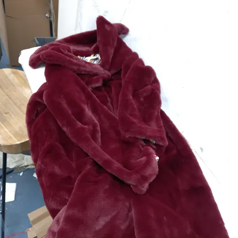 BURGUNDY FAUX FUR BUTTONED JACKET 
