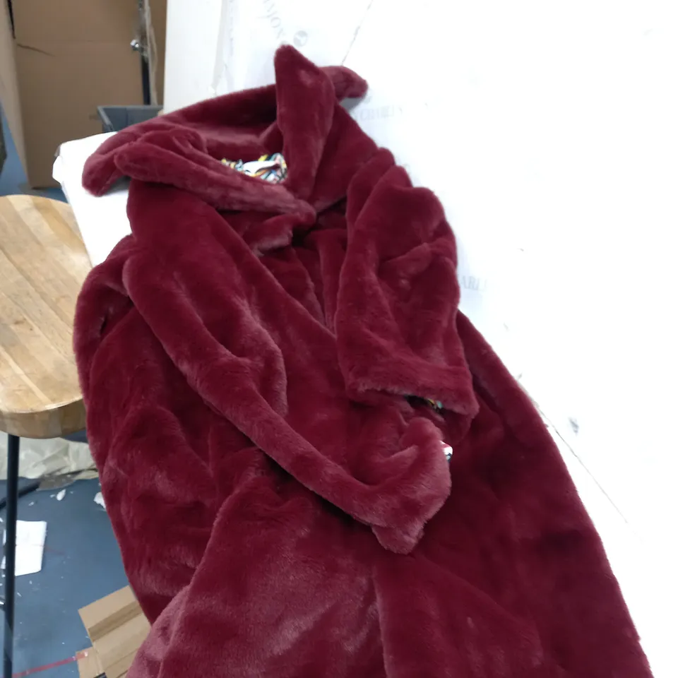 BURGUNDY FAUX FUR BUTTONED JACKET 