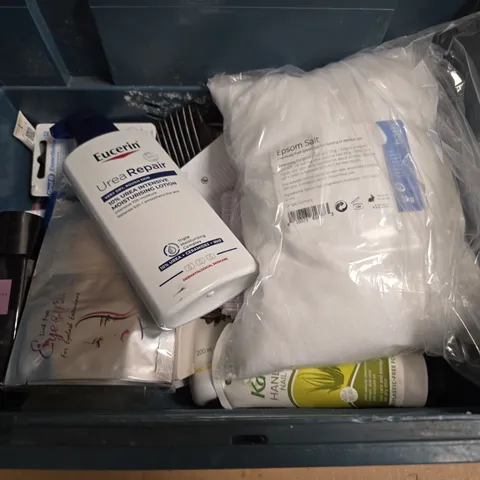 APPROXIMATELY 15 ASSORTED HEALTH & BEAUTY PRODUCTS TO INCLUDE UREAREPAIR, EPSOM SALT AND TED BAKER