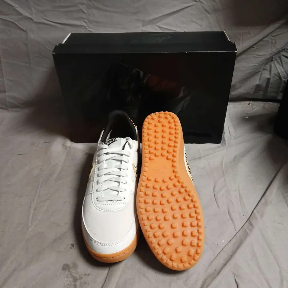 NIKE WHITE TRAINERS WITH LEOPARD PRINT ACCENTS – BOXED, SIZE US10.5