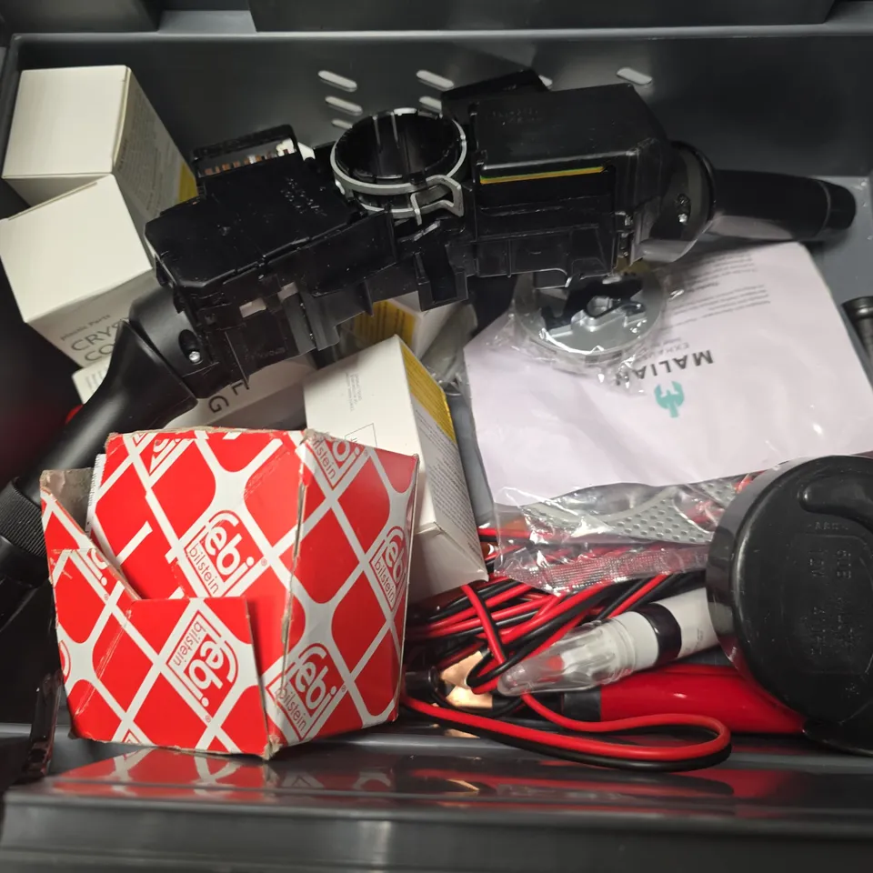APPROXIMATELY 10 ASSORTED ITEMS TO INCLUDE - MOBILE PHONE HOLDER , CRYSTAL COATING , JELLY BEAN MANGO ETC