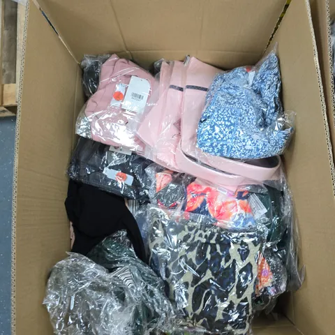 BOX OF APPROXIMATELY 25 ASSORTED CLOTHING ITEMS TO INCLUDE: REGATTA COAT