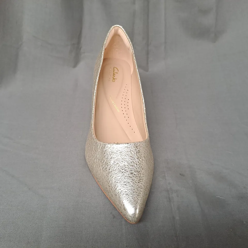 BOXED PAIR OF CLARKS LOW HEELED POINTED TOE SHOES IN METALLIC CHAMPAGNE UK SIZE 6