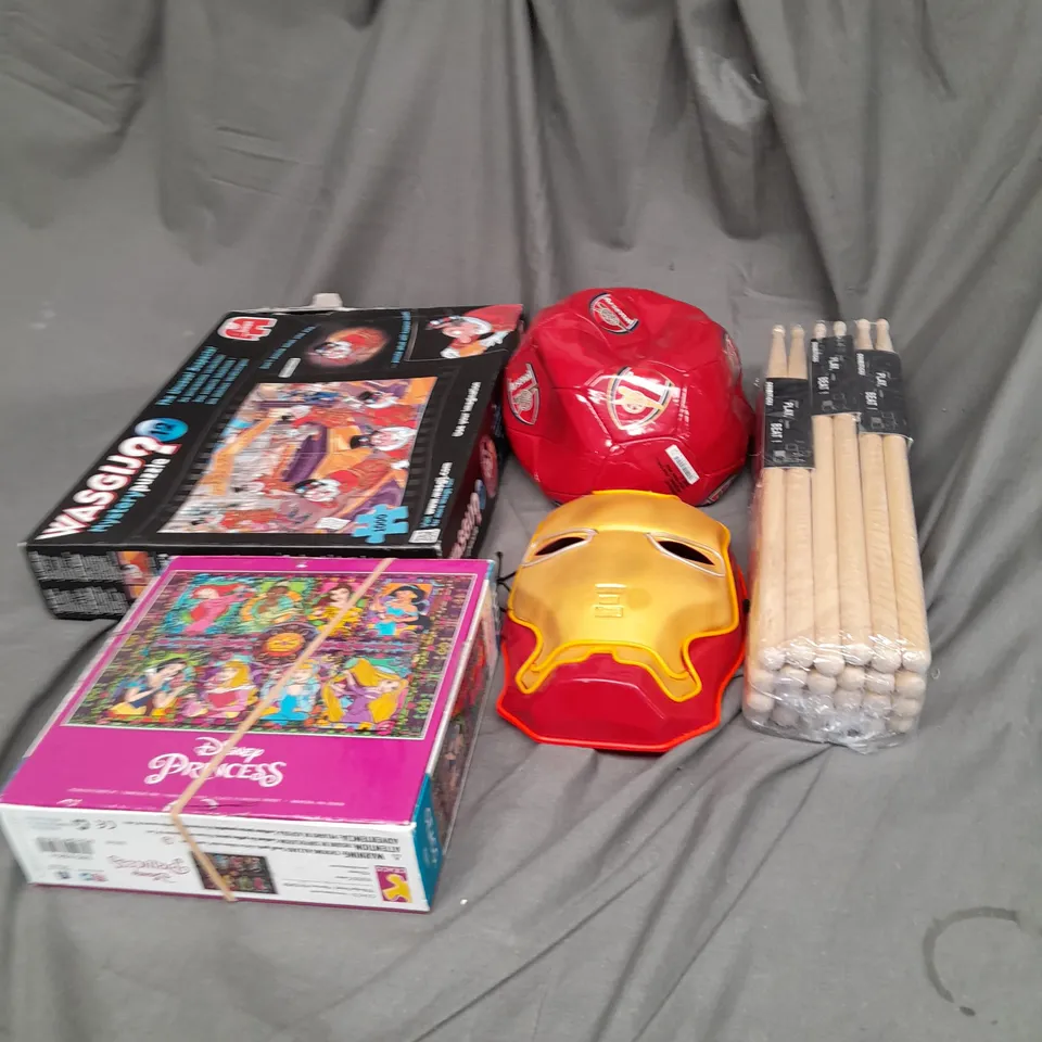 LARGE QAUNTIITY OF ASSORTED TOYS AND GAMES TO INCLUDE DRUM STICKS, JIGSAW AND FOOTBALL