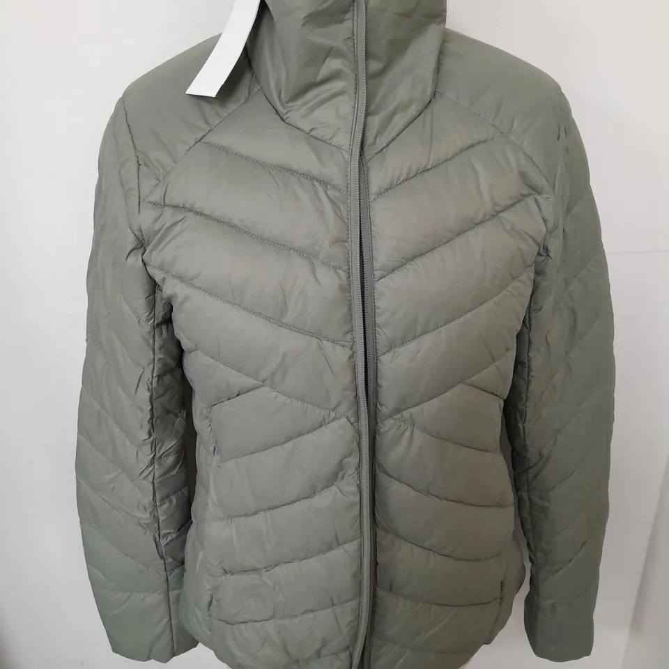 H&M MOVE GREEN ZIP THROUGH JACKET - EUR S