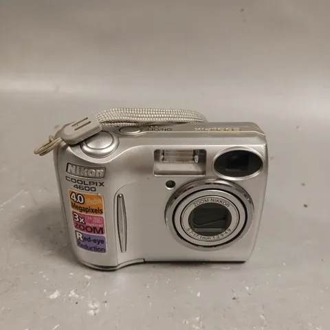 NIKON COOLPIX 4600 DIGITAL CAMERA