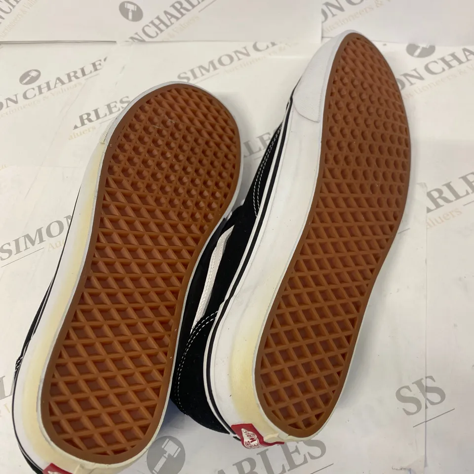 PAIR OF VANS BLACK SHOES SIZE 10
