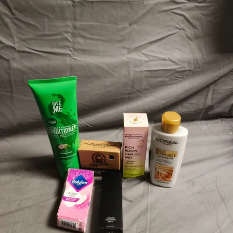 APPROXIMATELY 20 HEALTH AND BEAUTY PRODUCTS TO INCLUDE GIVE ME CONDITIONER, DR SQUATCH PINE TAR SOAP AND MERODA COLOUR CHANGING FOUNDATION