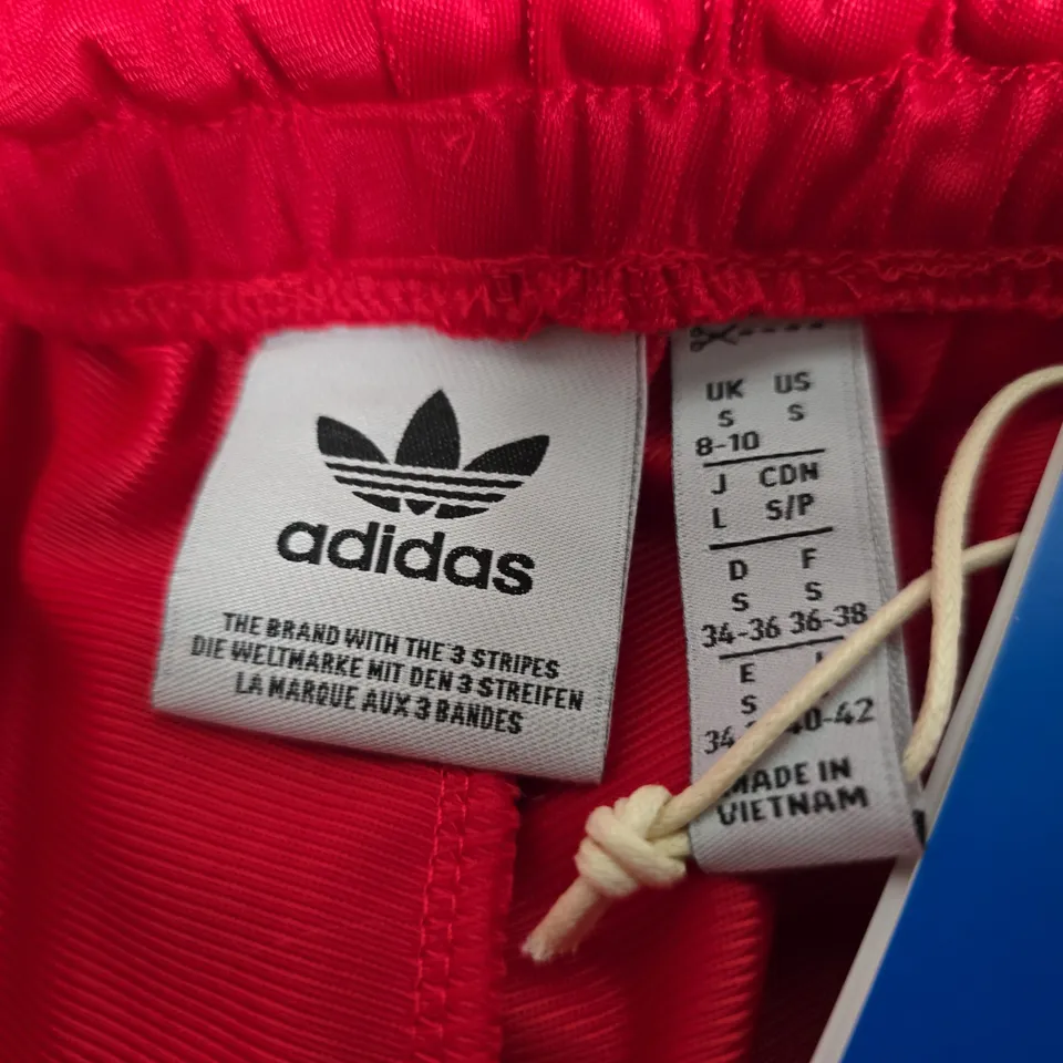 ADIDAS RED SHORTS WITH WHITE STRIPES – TAG ATTACHED (UK SMALL)