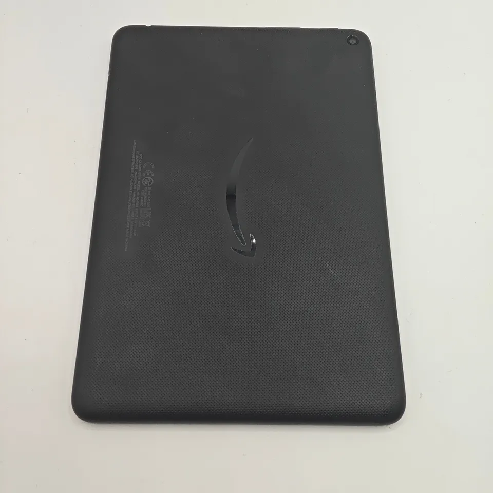 UNBOXED AMAZON 32GB TABLET IN BLACK - R24SB8