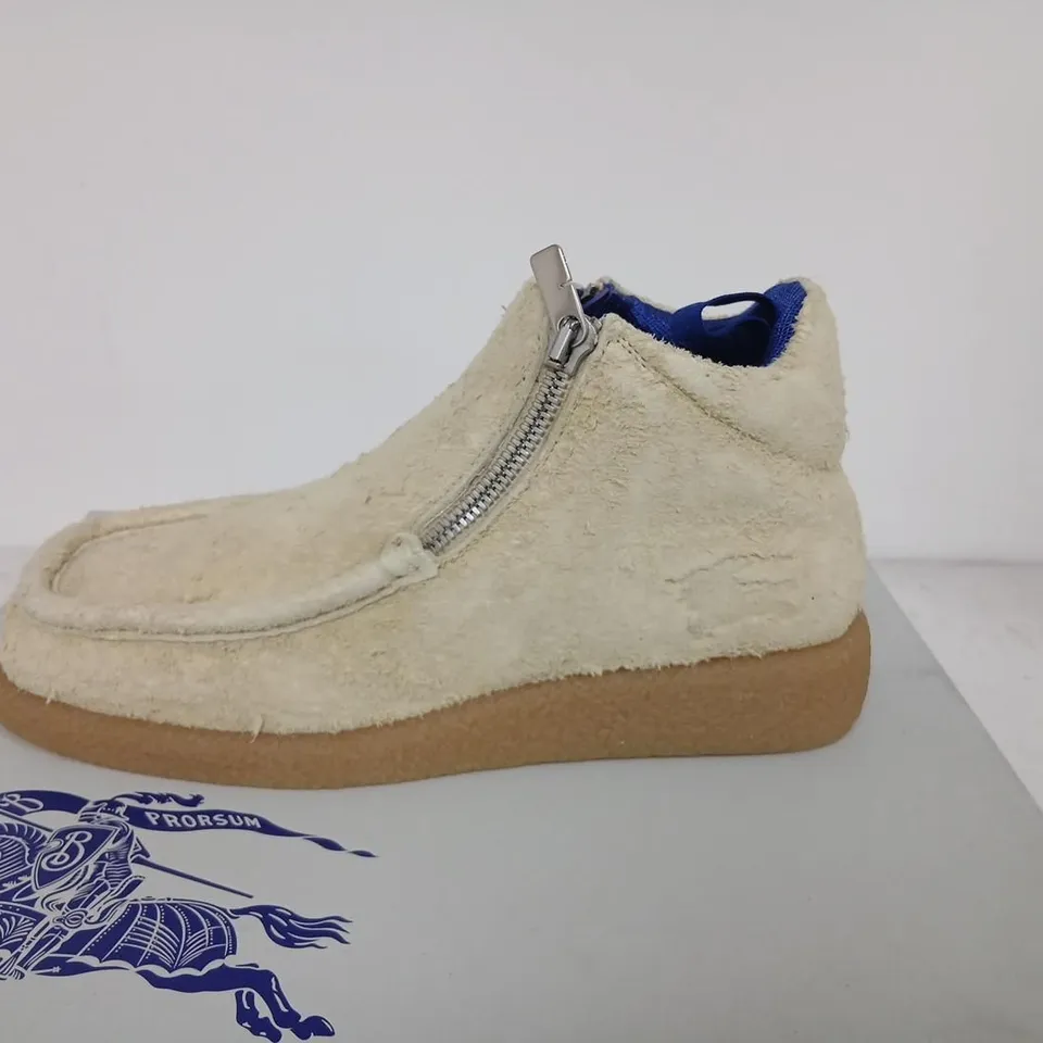 BURBERRY BEIGE SUEDE ZIP BOOTS – UK 7.5 (EUR 41.5)