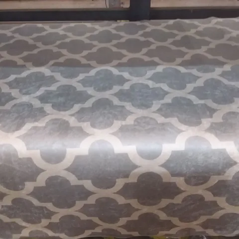 PATTERNED RUG WITH TASSELS - GREY