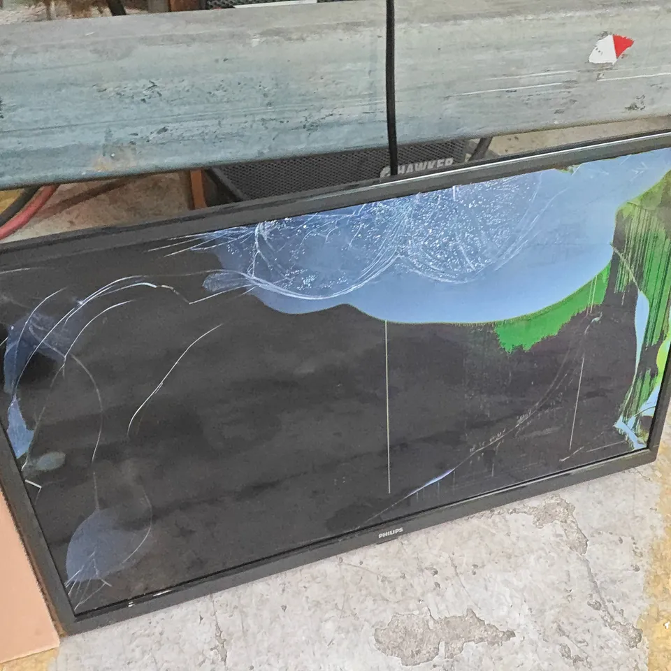 BOXED PHILIPS 24" HD LED SMART TV 24PHS6000 - POWERS ON - DAMAGED SCREEN 