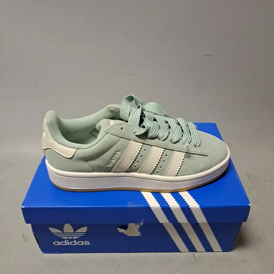 BOXED PAIR OF ADIDAS CAMPUS 00S J SHOES IN HAZY GREEN SIZE 5