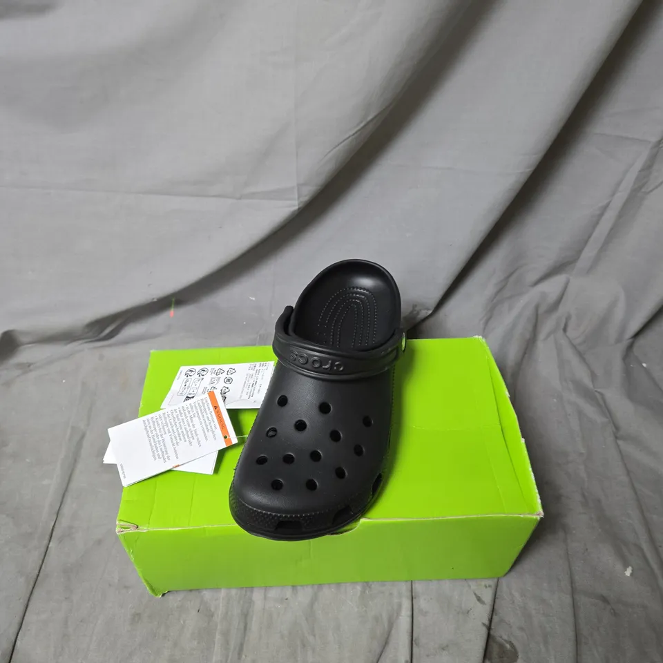 CROCS CLASSIC CLOG – BLACK, UK 6
