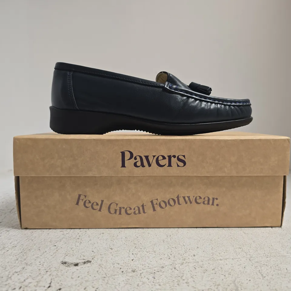 BOXED PAIR OF PAVERS LOAFERS IN NAVY SIZE 3