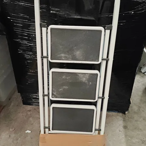 WHITE 3-STEP FOLDING STEP LADDER
