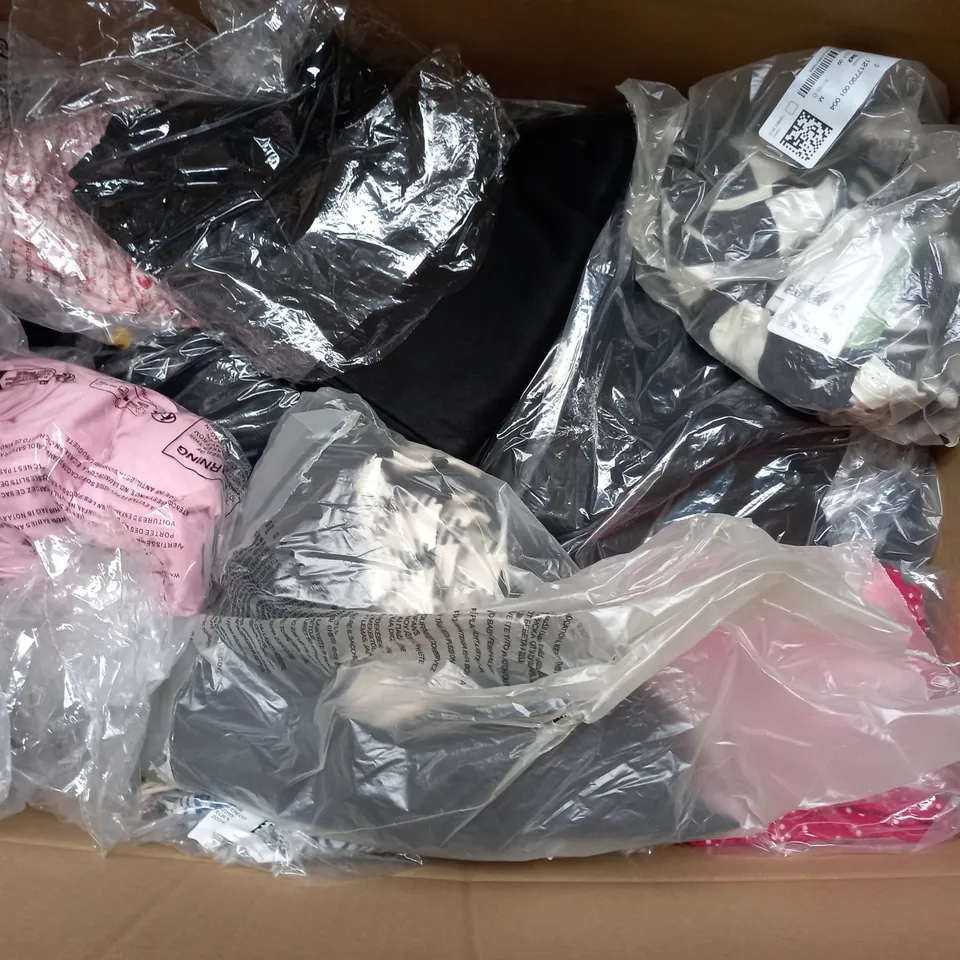 BOX OF APPROXIMATELY 25 ASSORTED CLOTHING ITEMS TO INCLUDE - HAT , JEANS , TROUSERS ETC