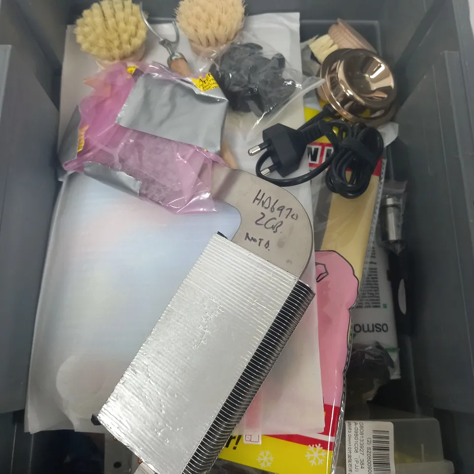 TOTE OF APPROXIMATELY 15 ASSORTED HOUSEHOLD  ITEMS TOO INCLUDE VANISH STAIN BARS , KEY RINGS , BLUE TACK