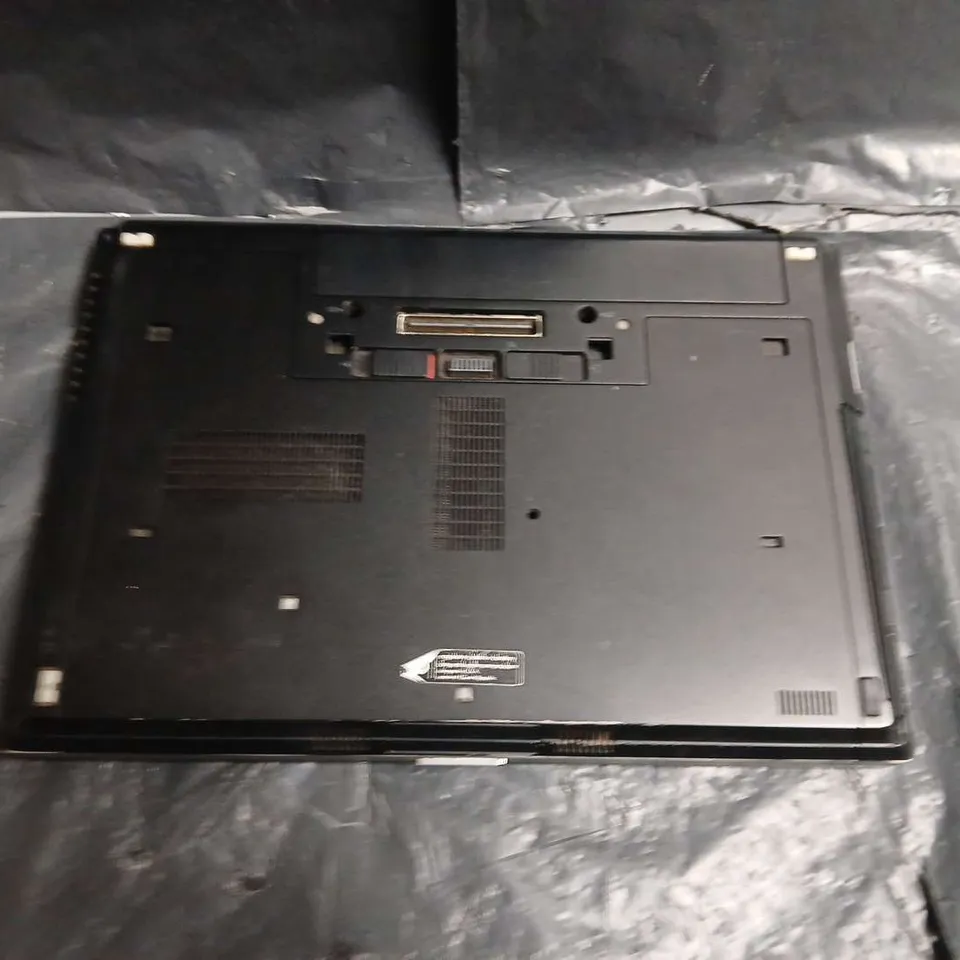 HP LAPTOP – SILVER - MODEL UNSPECIFIED