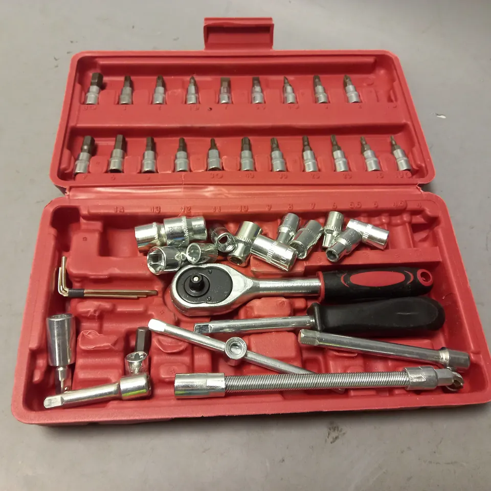 46PCS SOCKET WRENCH SET 