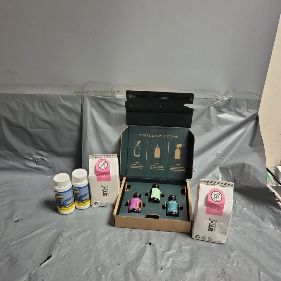 APPROXIMATELY 15 ASSORTED HOUSEHOLD ITEMS TO INCLUDE WASHING UP LIQUID, SINK & DRAIN CLEANER, PURDY & FIGG SET, ETC