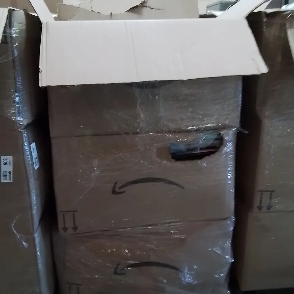 PALLET CONTAINING A LARGE QUANTITY OF TABLET CASES AND PHONE CASES AND SCREEN PROTECTORS 