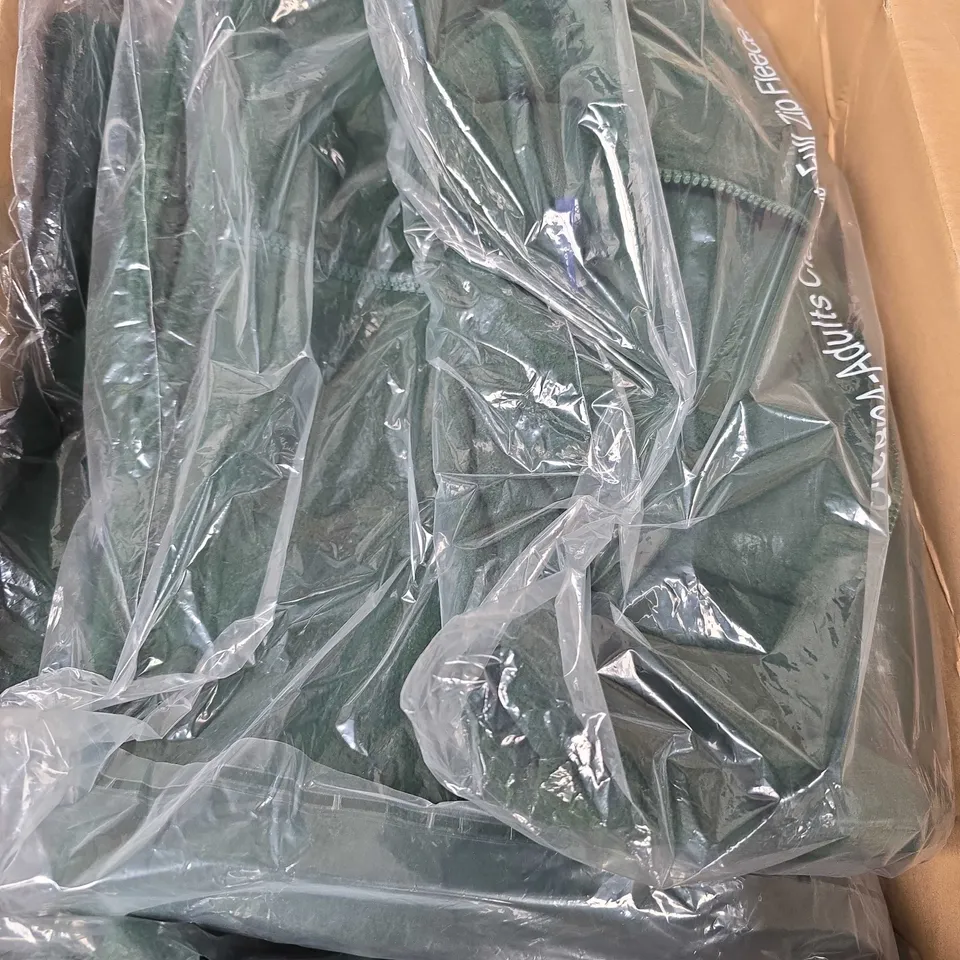 APPROXIMATELY 10 ADULTS CLASSIC FULL ZIP FLEECE JACKETS IN GREEN - M & L