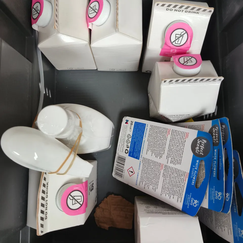 APPROXIMATELY 10 ASSORTED HOUSEHOLD PRODUCTS TO INCLUDE WASHING UP LIQUID, FABRIC CONDITIONER, AIR FRESHENERS ETC 