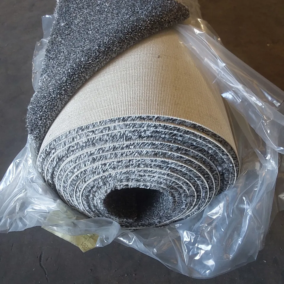 ROLL OF QUALITY STS SHEPHERD HEATHERS ANTHRACITE CARPET // APPROX SIZE: 4 X 9m