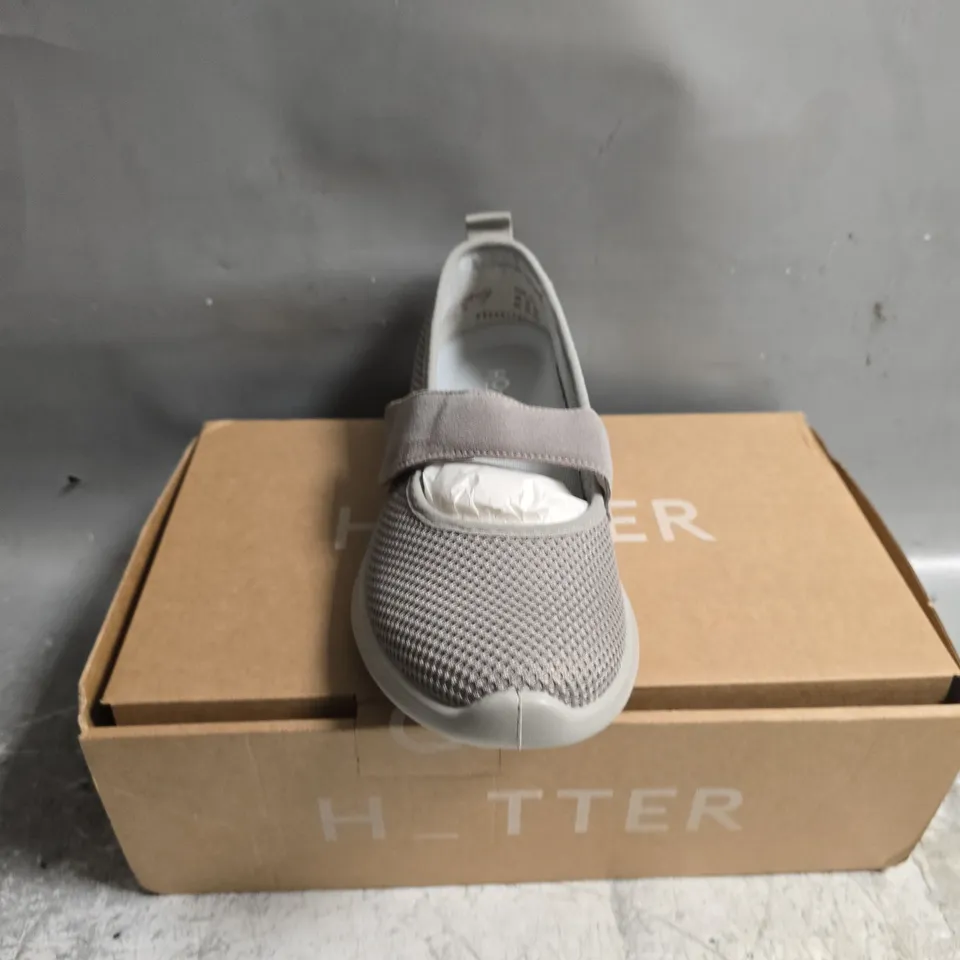 BOXED PAIR OF HOTTER FLOW SHOES IN GREY - SIZE 4.5