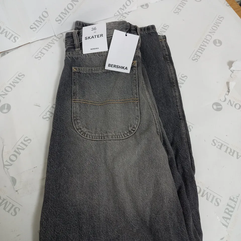 BERSHKA SKATER DENIM JEANS SIZE 36