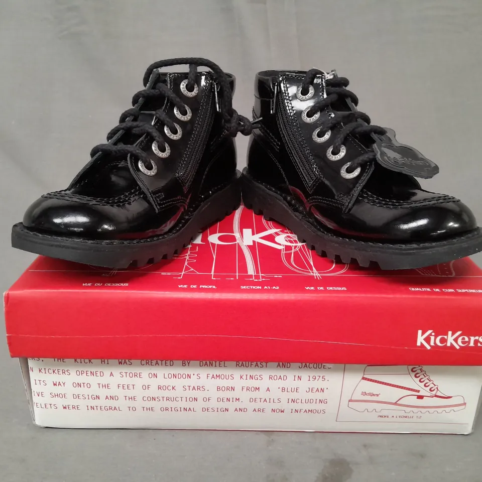 BOXED PAIR OF KICKERS KID'S SHOES IN BLACK EU SIZE 32