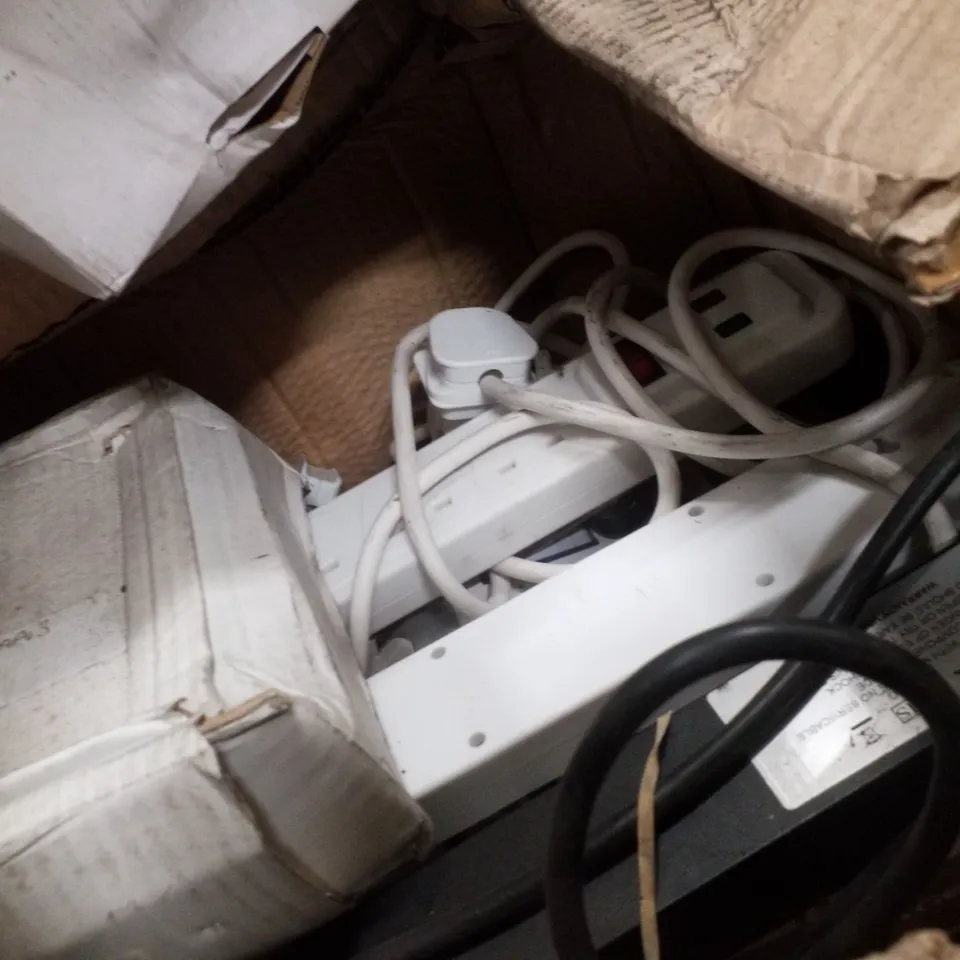 PALLET CONTAINING ASSORTED PRODUCTS INCLUDING ASSORTED CABLES, SATA TO ESATA USB HDD DOCKING STATION & EXTENSION CORDS