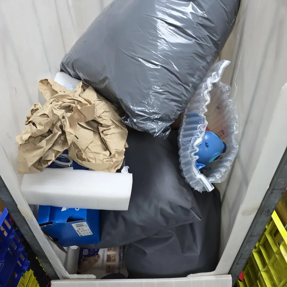 APPROXIMATELY 10 ASSORTED ITEMS TO INCLUDE STITCH TOY, DINNER SET, TOILET ROLL, ETC - COLLECTION ONLY