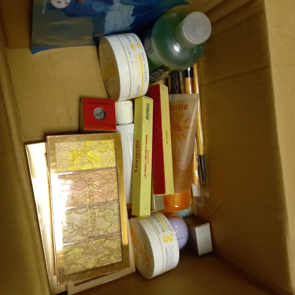 LOT OF APPROX 25 TO INCLUDE REVOLUTION BLUSH PALETTES , COCONUT BODY MILK , ETC