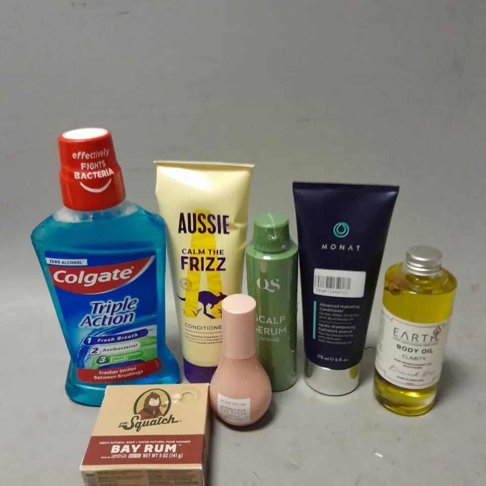 APPROXIMATELY 20 ASSORTED HEALTH & BEAUTY ITEMS TO INCLUDE - COLGATE MOUTHWASH, SQUATCH BAY RUM SOAP AND QS SCALP SERUM