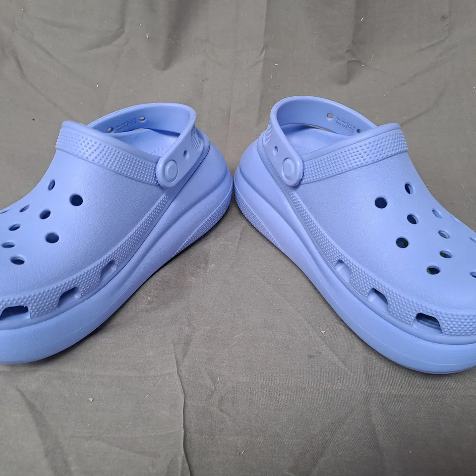 PAIR OF CROCS CRUSH CLOGS IN MOON JELLY UK M3/W4