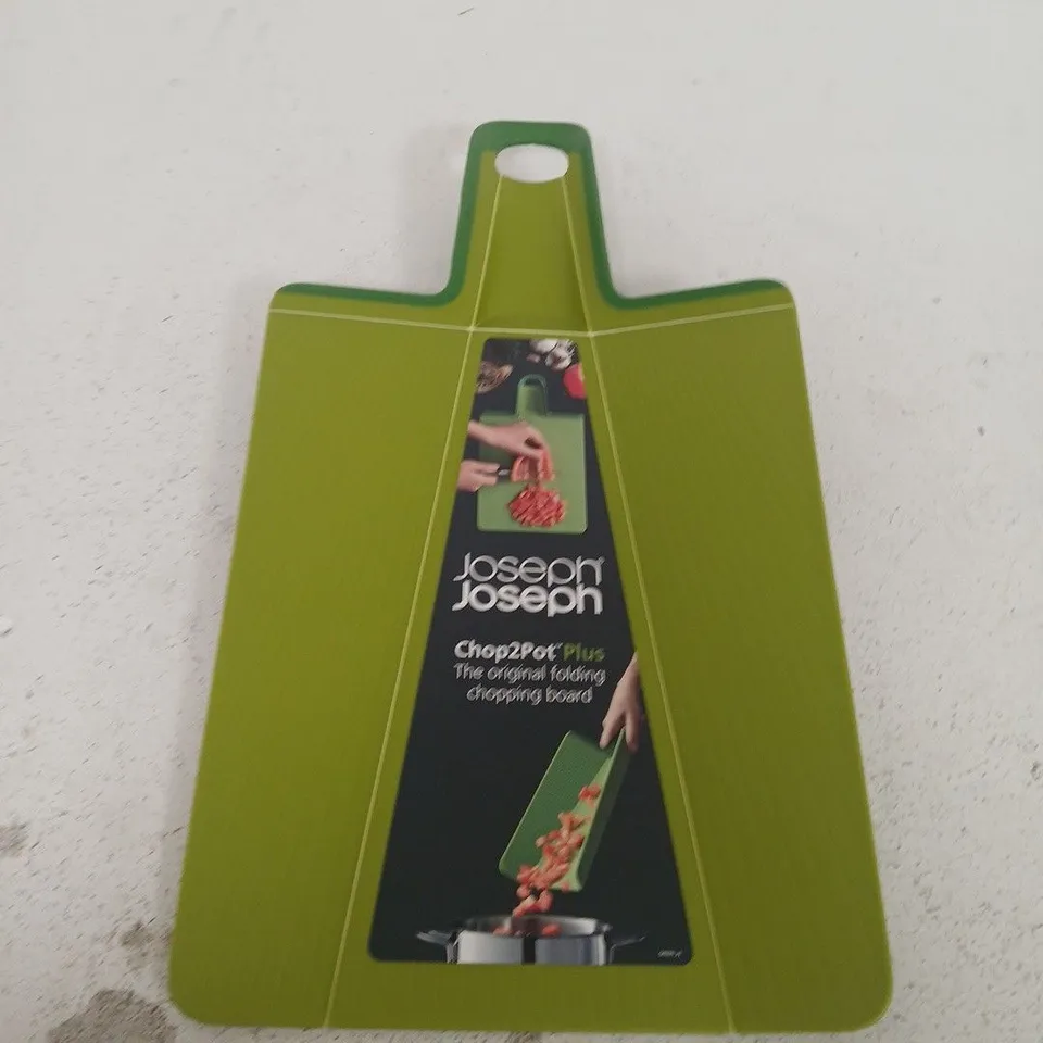 JOSEPH JOSEPH CHOP2GO PLUS FOLDING CHOPPING BOARD – LIME GREEN