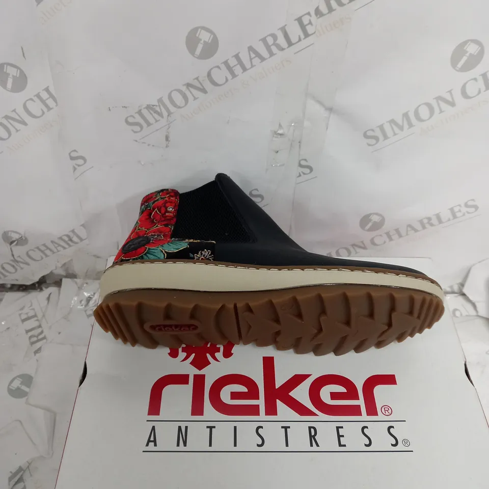 BOXED PAIR OF RIEKER SKEEPSKIN DETAILED ZIP BOOTS SIZE 6