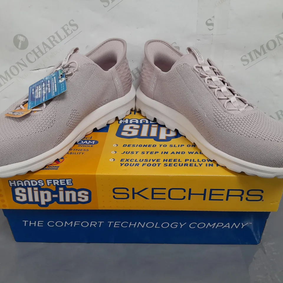 BOXED PAIR OF SKECHERS GO WALK SLIP-INS IN MAUVE UK SIZE 7