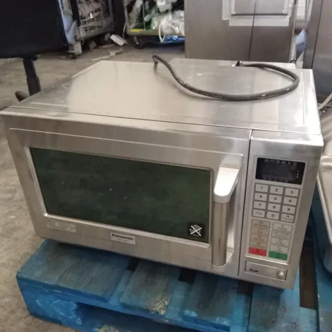 PANASONIC COMMERCIAL MICROWAVE OVEN // MODEL: NE-C1275 BP