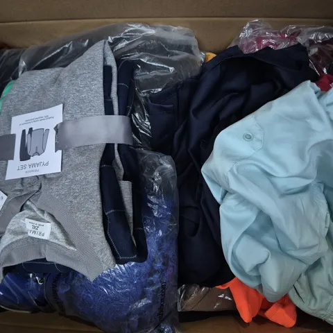 APPROXIMATELY 30 ASSORTED CLOTHING ITEMS IN VARIOUS SIZES, STYLES & COLOURS TO INCLUDE BRANDS SUCH AS BOOHOO MAN, PRIMARK, RIVER ISLAND, ETC - COLLECTION ONLY