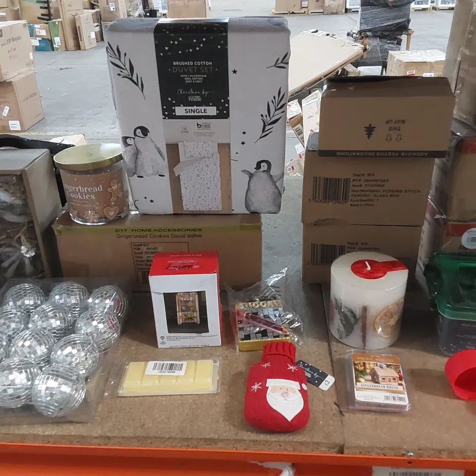 LARGE ASSORTMENT OF CHRISTMAS PRODUCTS TO INCLUDE; CANDLES, STOCKINGS, THROWS, CUSHIONS ETC