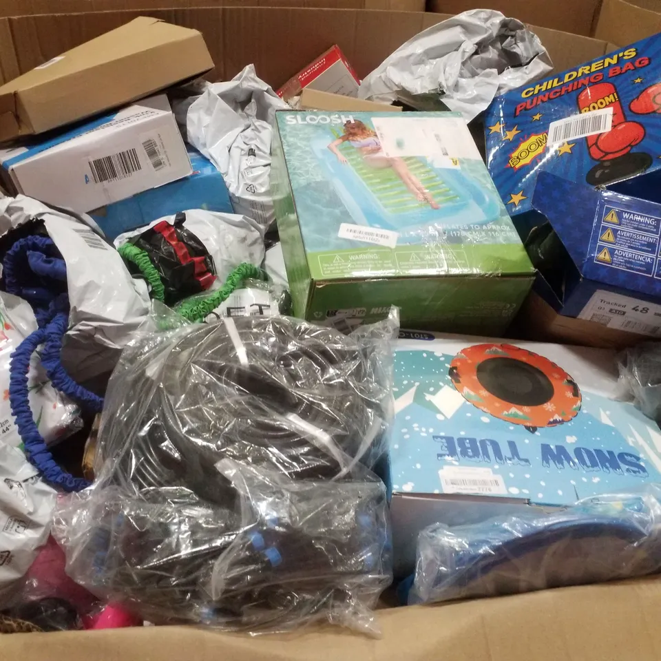PALLET CONTAINING ASSORTED GARDEN HOSES & INFLATABLES