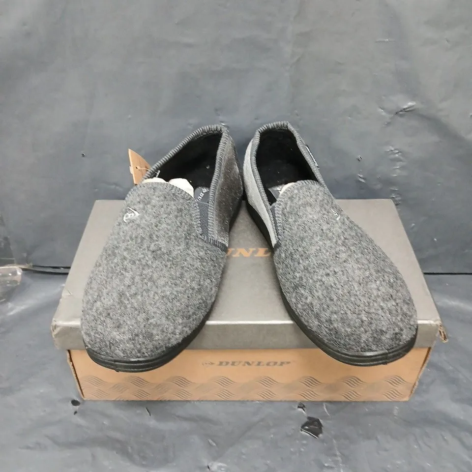 BOXED PAIR OF DUNLOP SLIP ON SHOES - 7